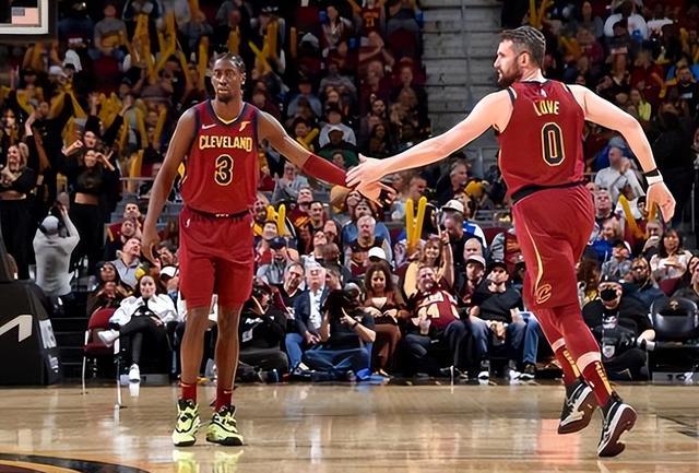 男篮观察｜与荷兰热身赛火拼身体对抗惹争议 廖三宁险受伤赵睿疑似心态爆炸