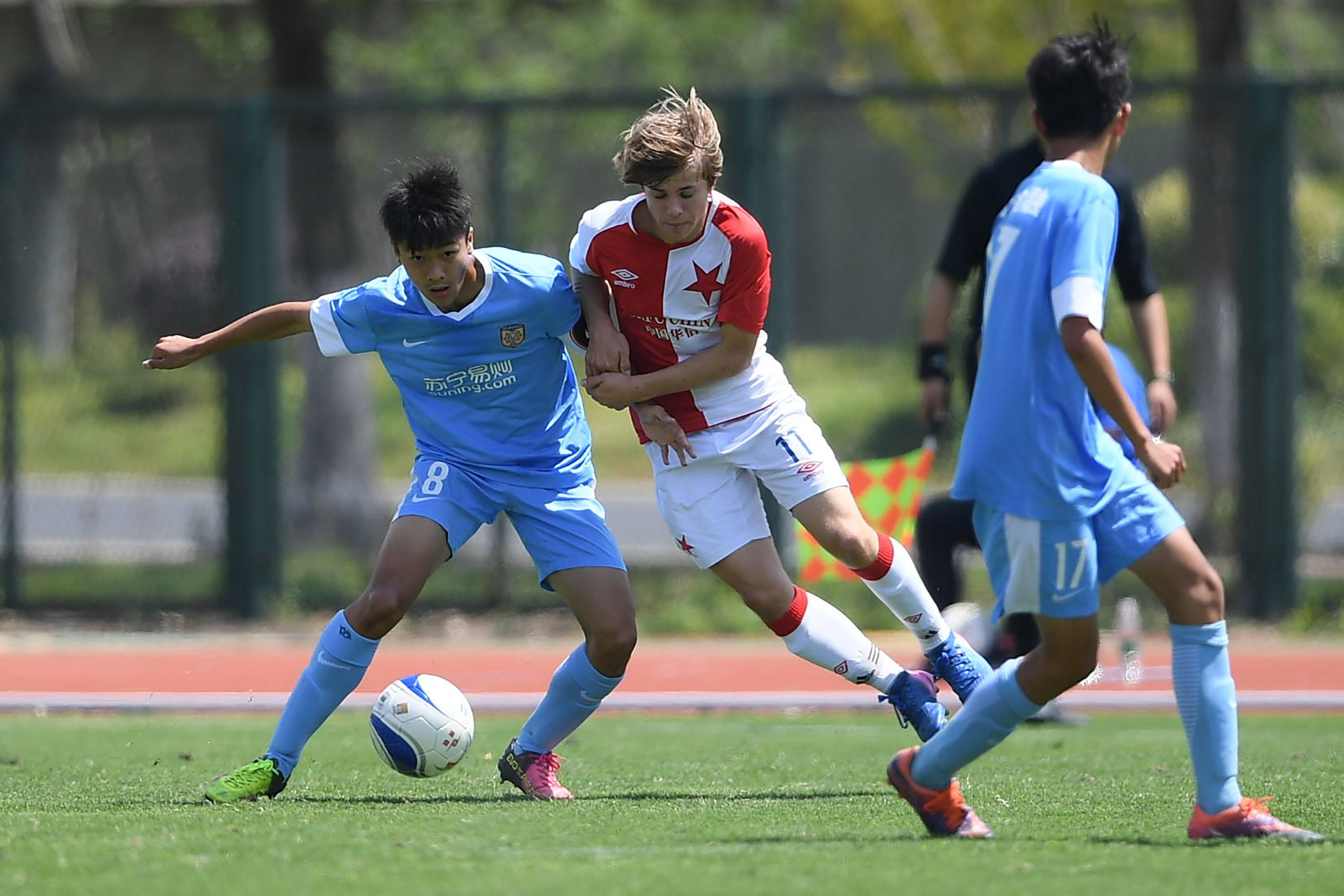 他曾效力于 他曾效力于